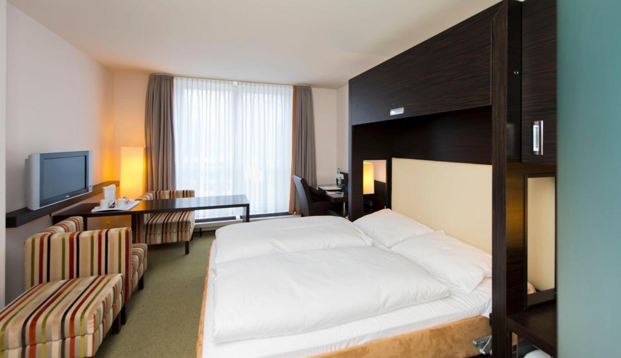 City Hotel Dresden Радебойль Экстерьер фото